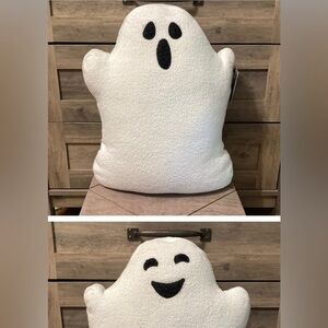 WELL DRESSED HOME HUGE! 2 DIFFERENT FACES!! GHOST PLUSH PILLOW NWT❗️